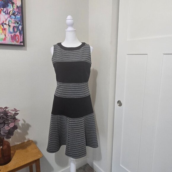 Julian Taylor of NY Black and Gray Bodycon Fit and Flare Dress - Size 6 - Picture 1 of 10